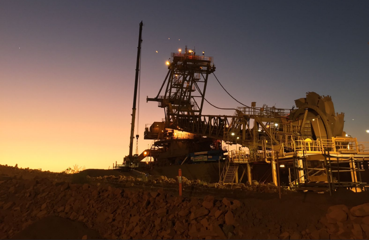 Dampier, Western Australia - Reclaimers Double Connection Rod Replacement
